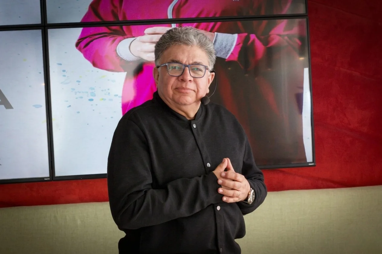 Entrega de reconocimiento al Dr. Alfredo Abdul Khalek